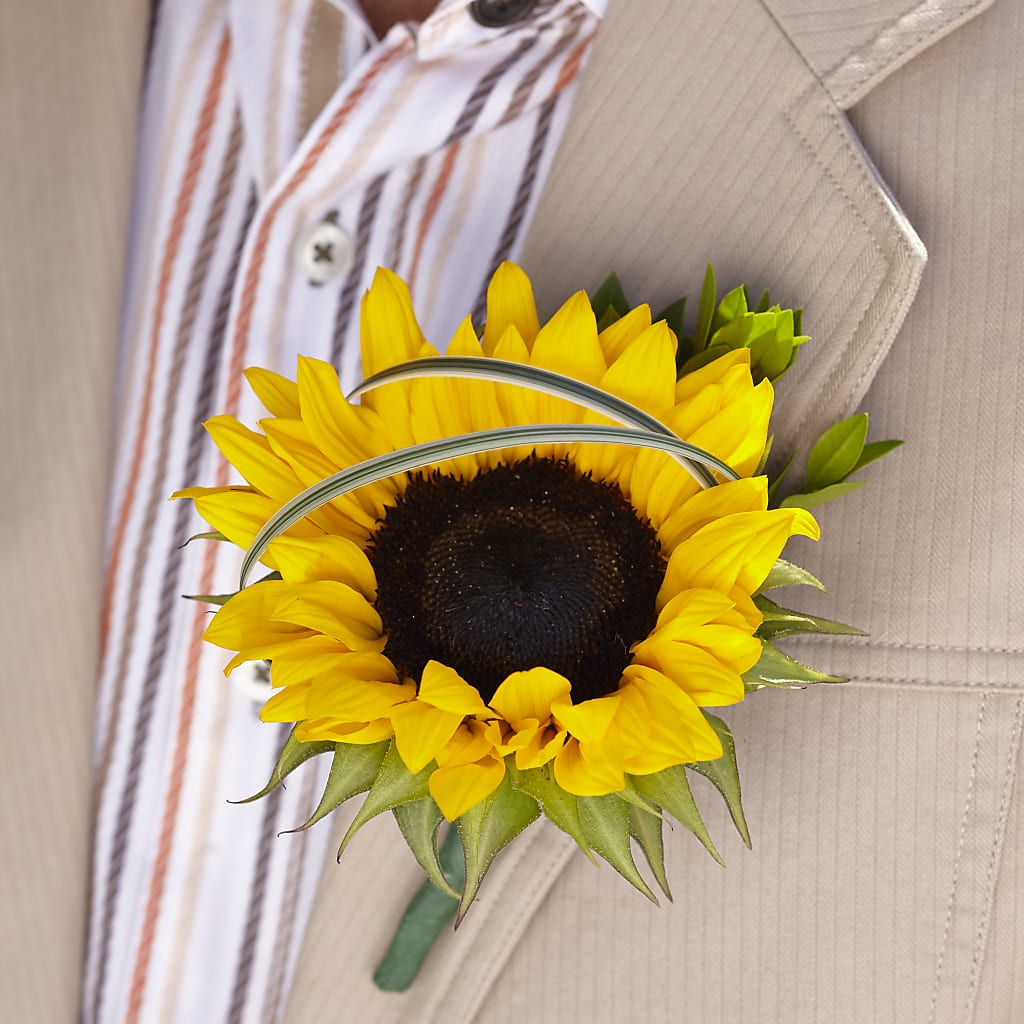 Free Spirit Boutonniere – TIFFANEY'S FLOWERS & GIFTS, Junction City KY