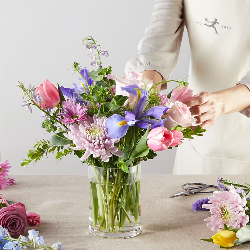 Pastel Tradition - A Florist Original – TIFFANEY'S FLOWERS & GIFTS, Junction City KY