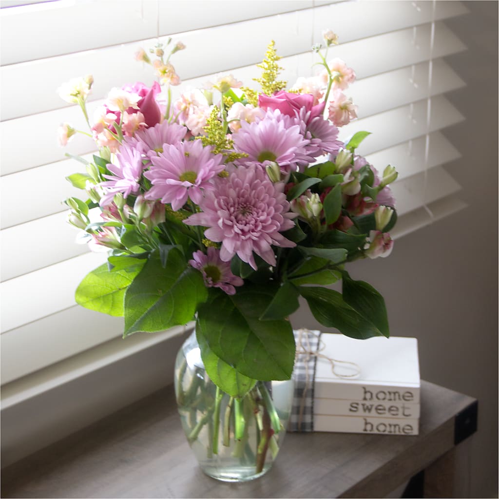Pastel Tradition - A Florist Original – TIFFANEY'S FLOWERS & GIFTS, Junction City KY
